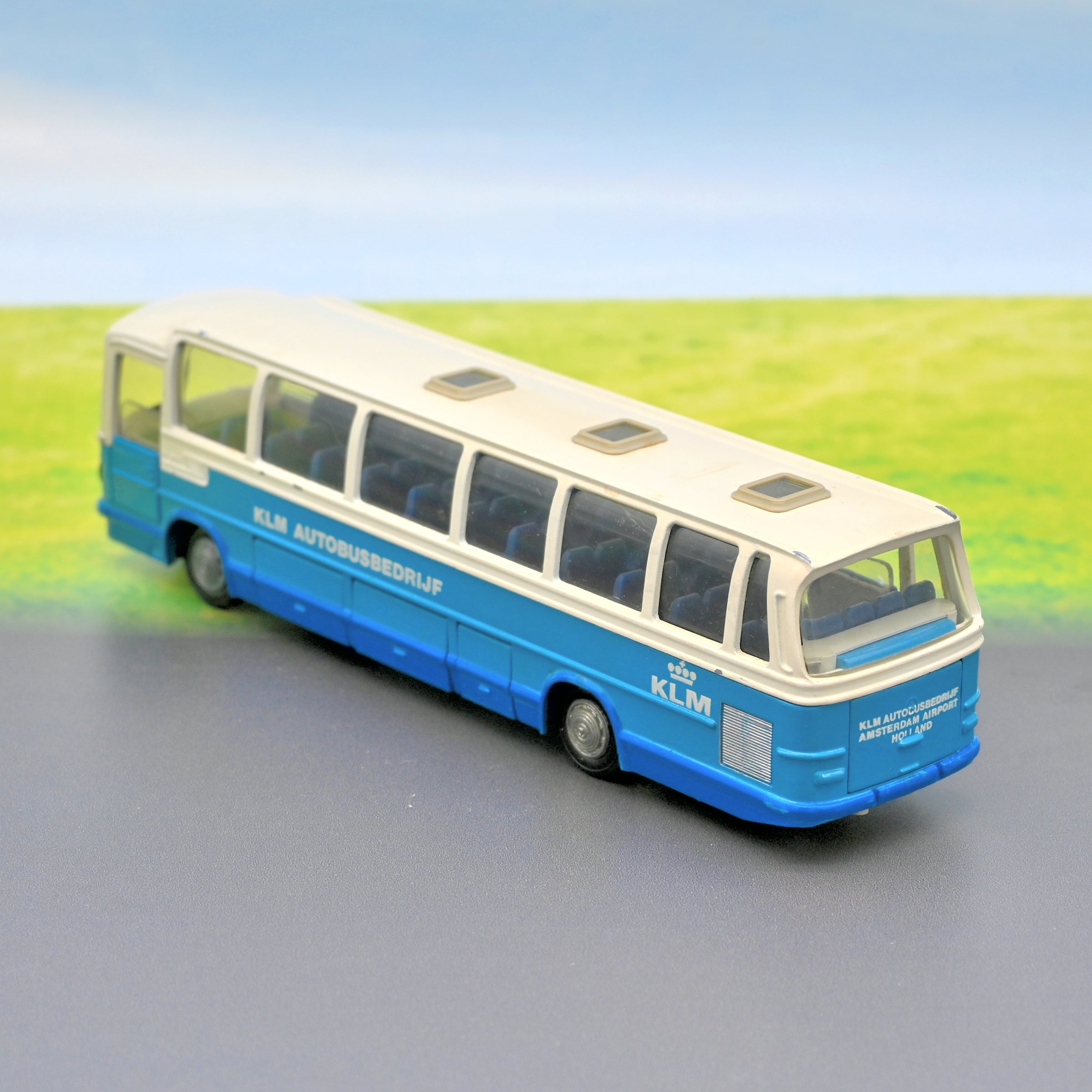 Tekno 950 / Mercedes Benz 0302 / KLM Autobusbedrijf / 1:50 Scale