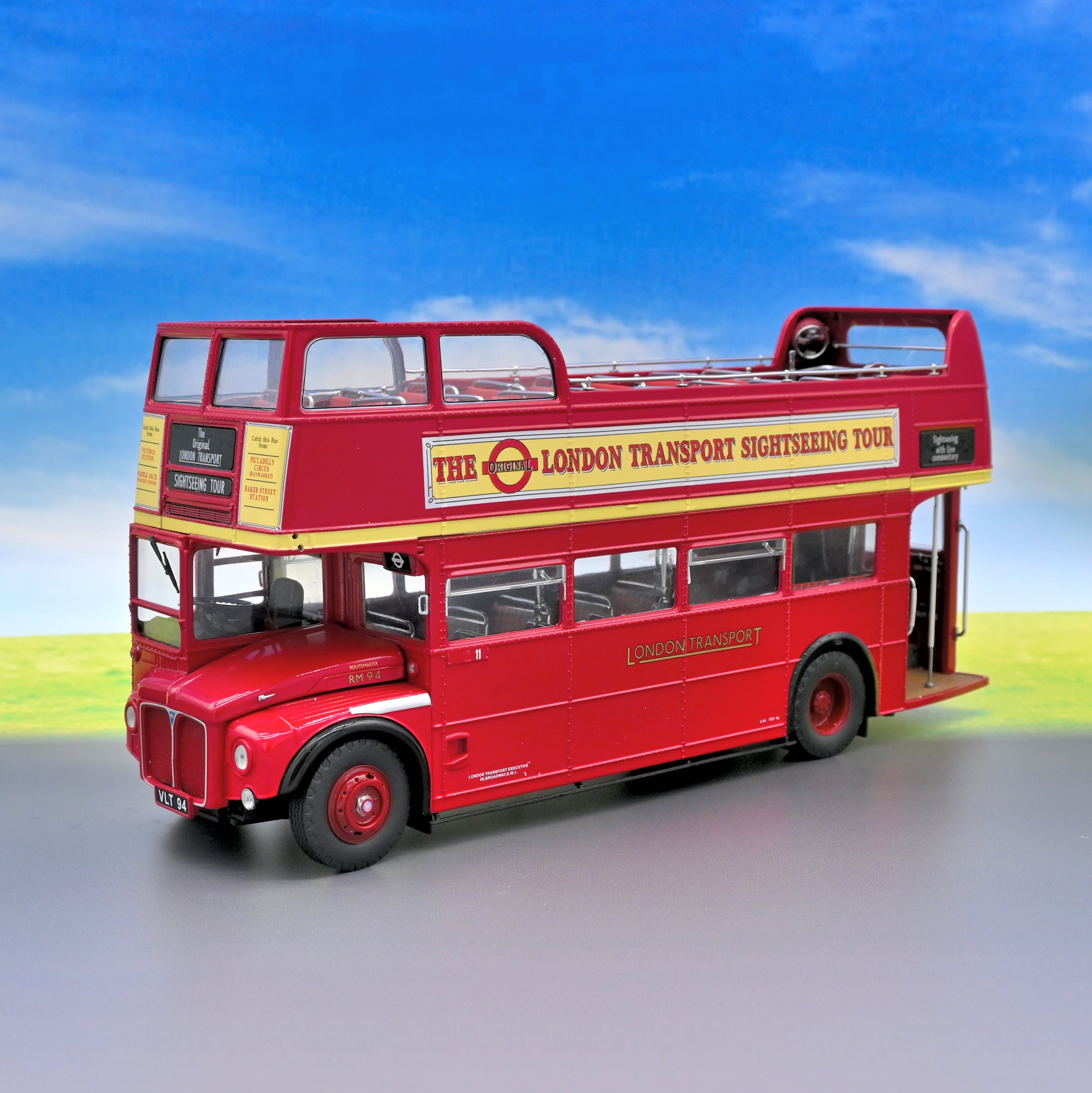 ミニカー 1/24 SUN STAR サンスター LONDON TRANSPORT 2階建てバス停