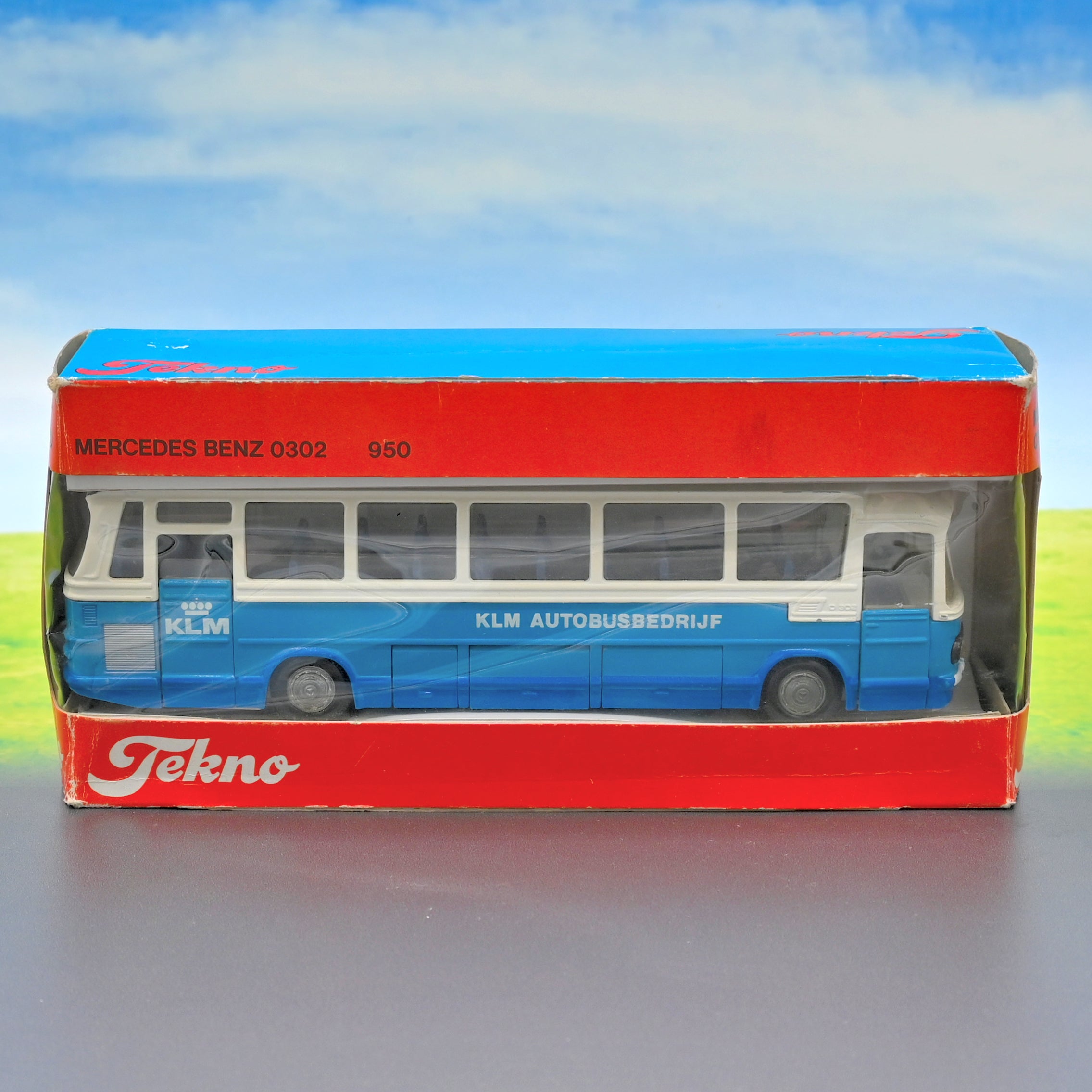 Tekno 950 / Mercedes Benz 0302 / KLM Autobusbedrijf / 1:50 Scale