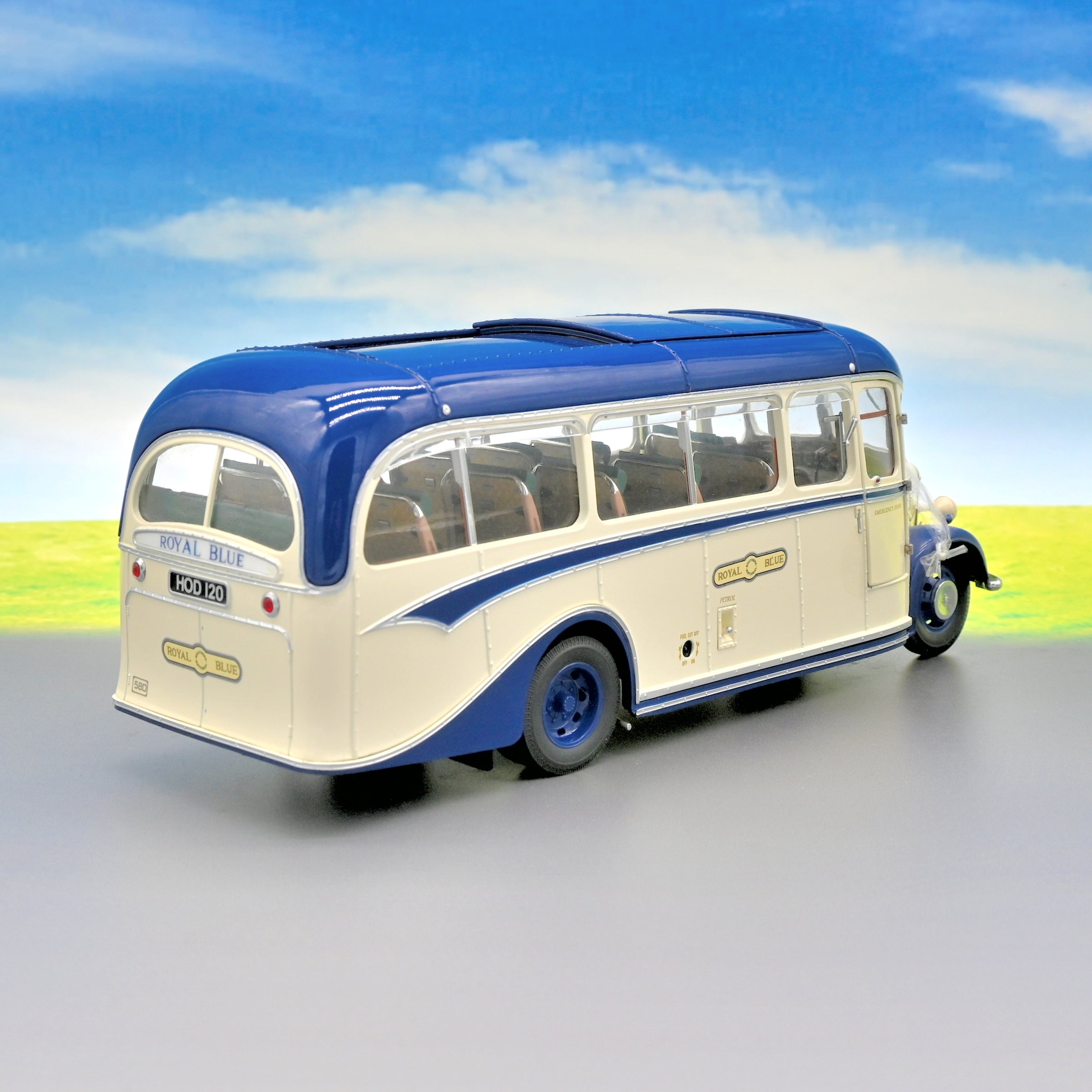 Sun Star 5008 / Bedford OB Duple Vista / Southern National Royal