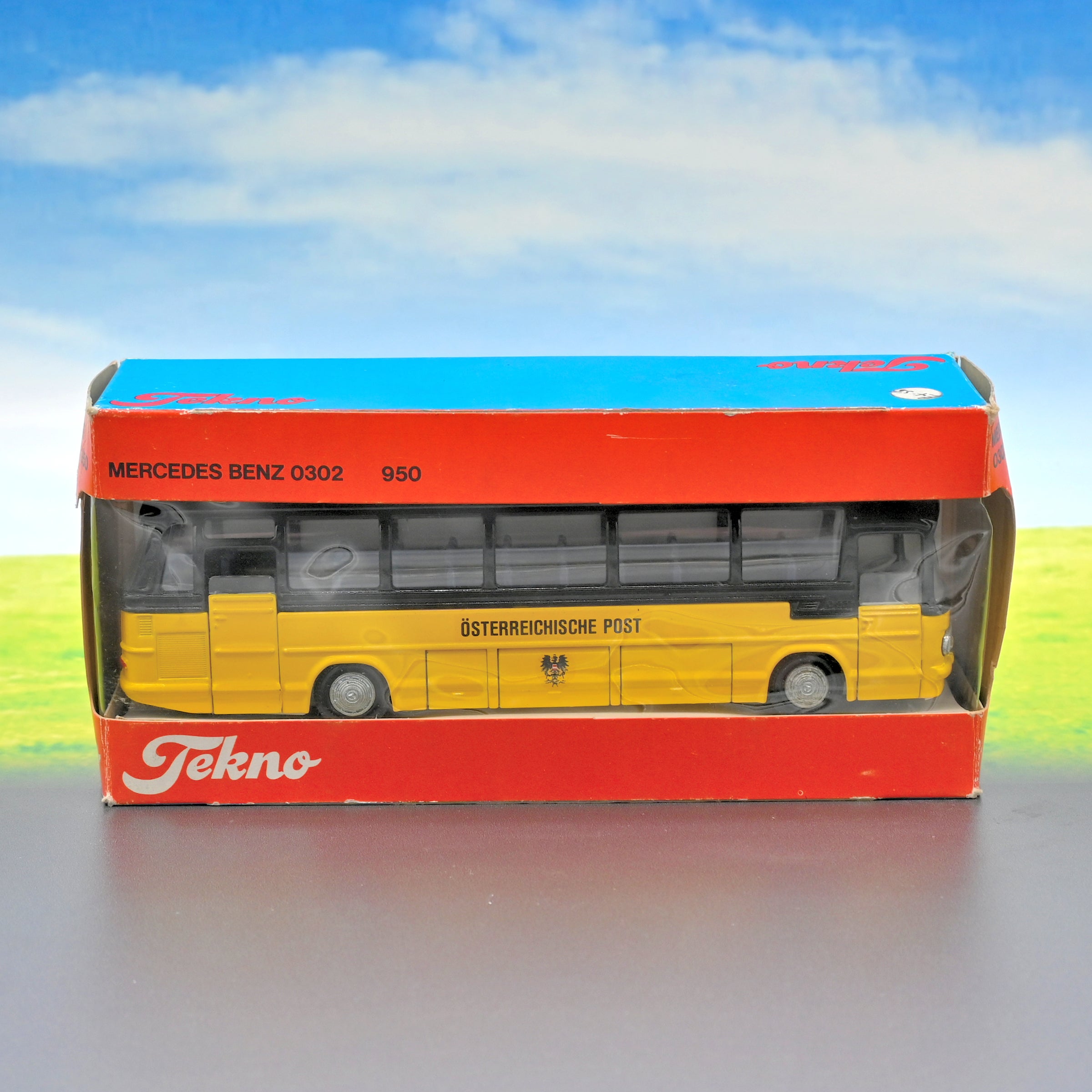 Tekno 950 / Mercedes Benz 0302 / Österreichische Post / 1:50 Scale