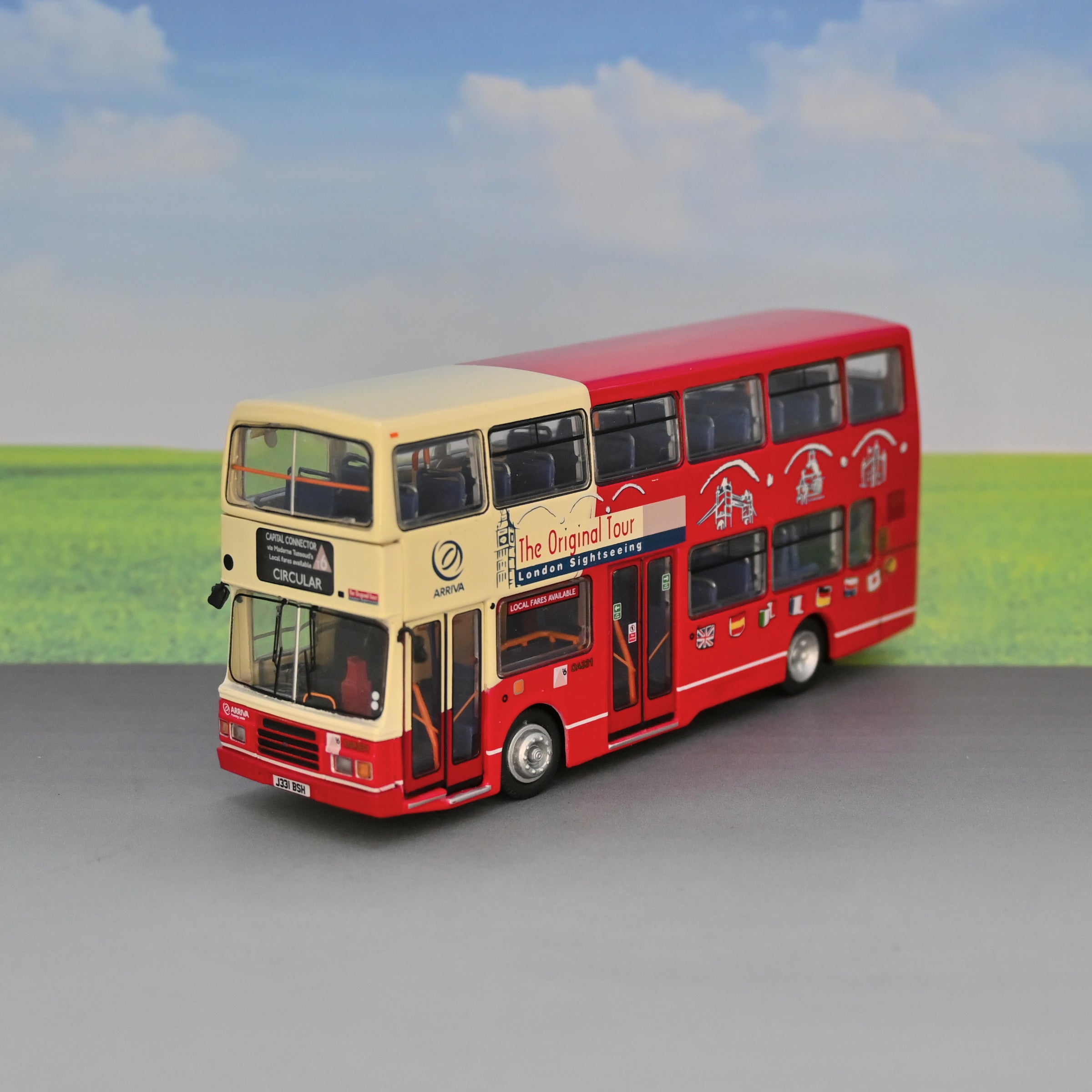 Maquette Bus AEC Swift London Transport R-132 - Britbus 1:76 - Diecast - Réf. AS1-02