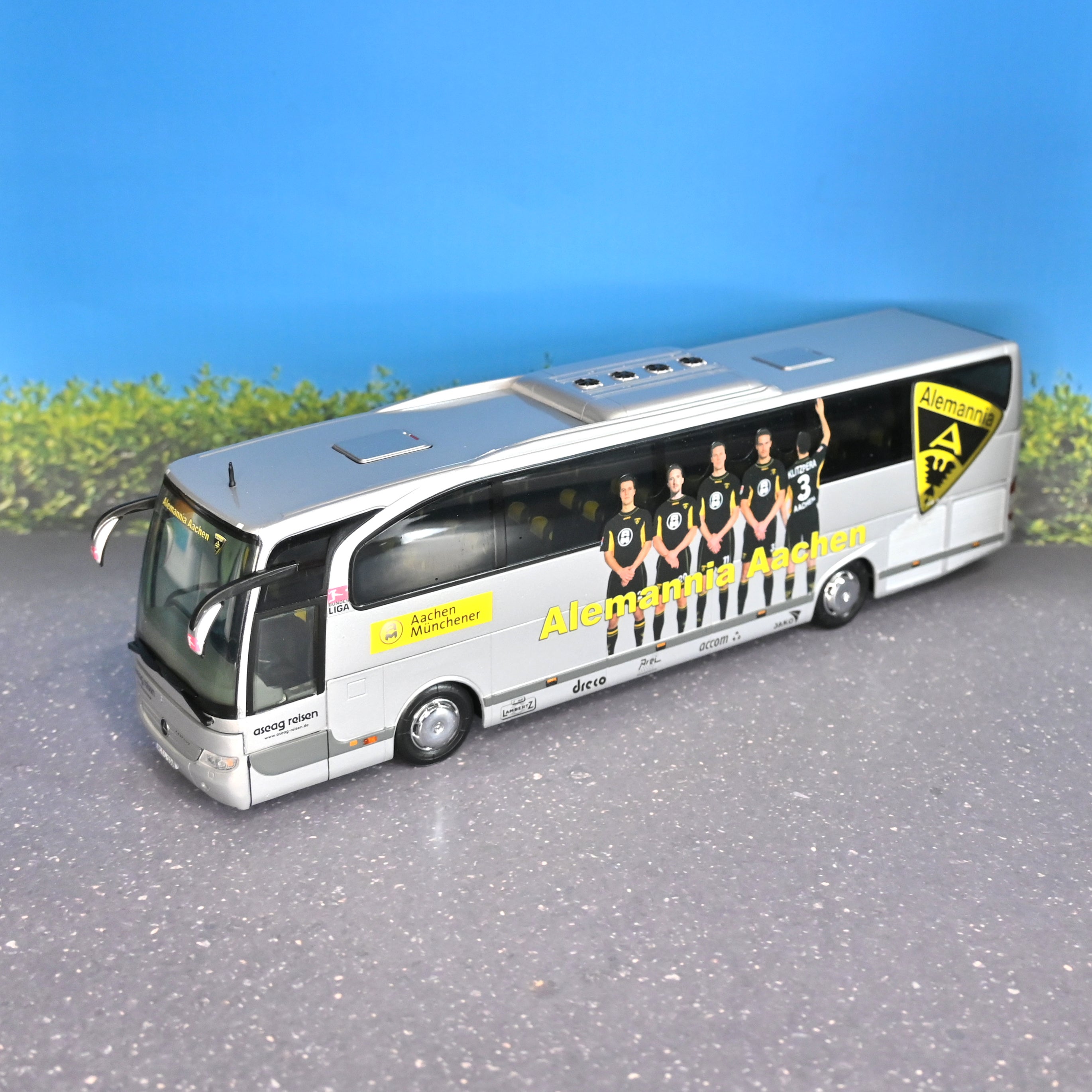 Minichamps 439 030182 / Mercedes-Benz Travego 2000 / Alemannia