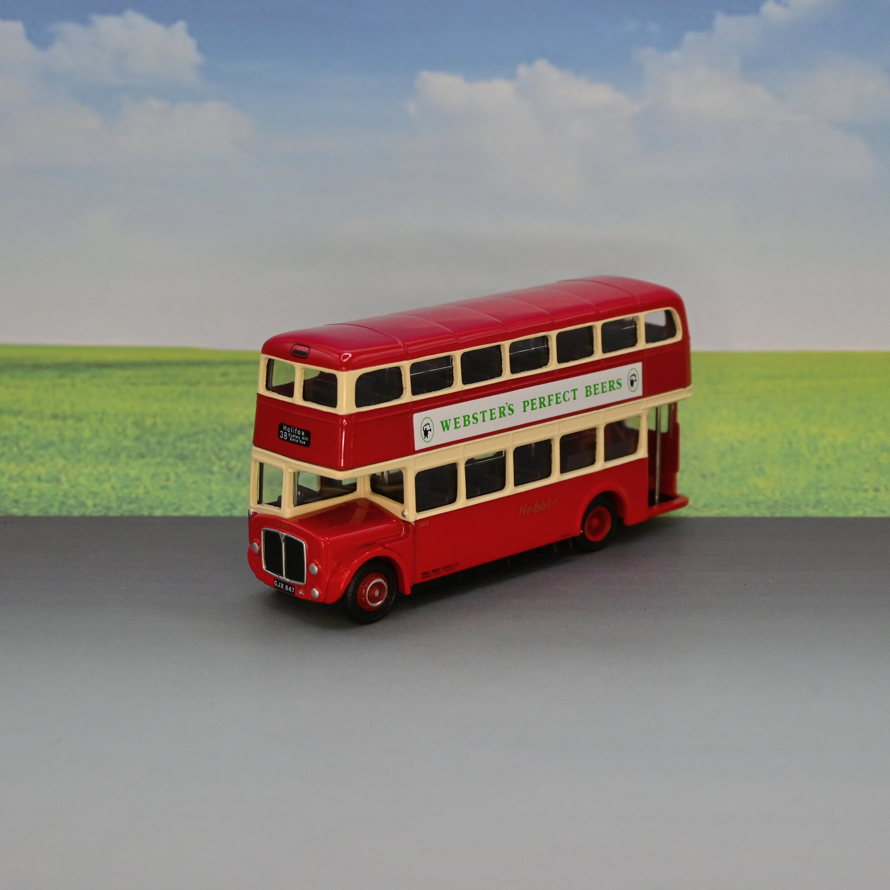 EFE 1/76 - Bedford Vega Premier Watford Diecast Model Bus - 18709